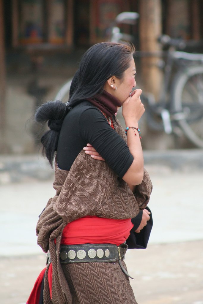 34-Modern Tibetan woman.jpg - Modern Tibetan woman
